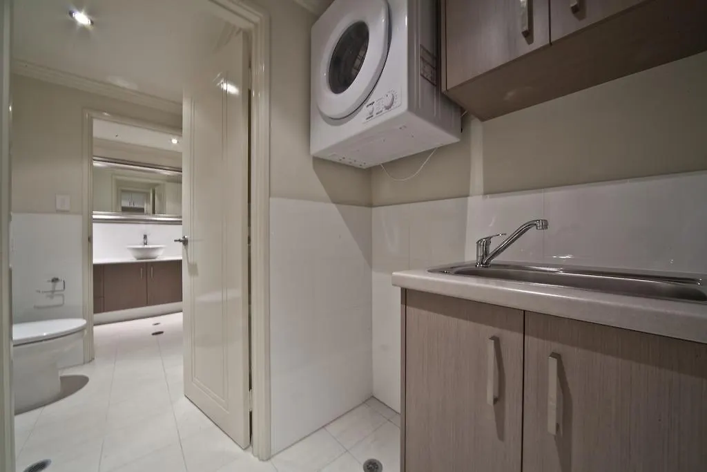 Zappeion Apartments Perth 4*,