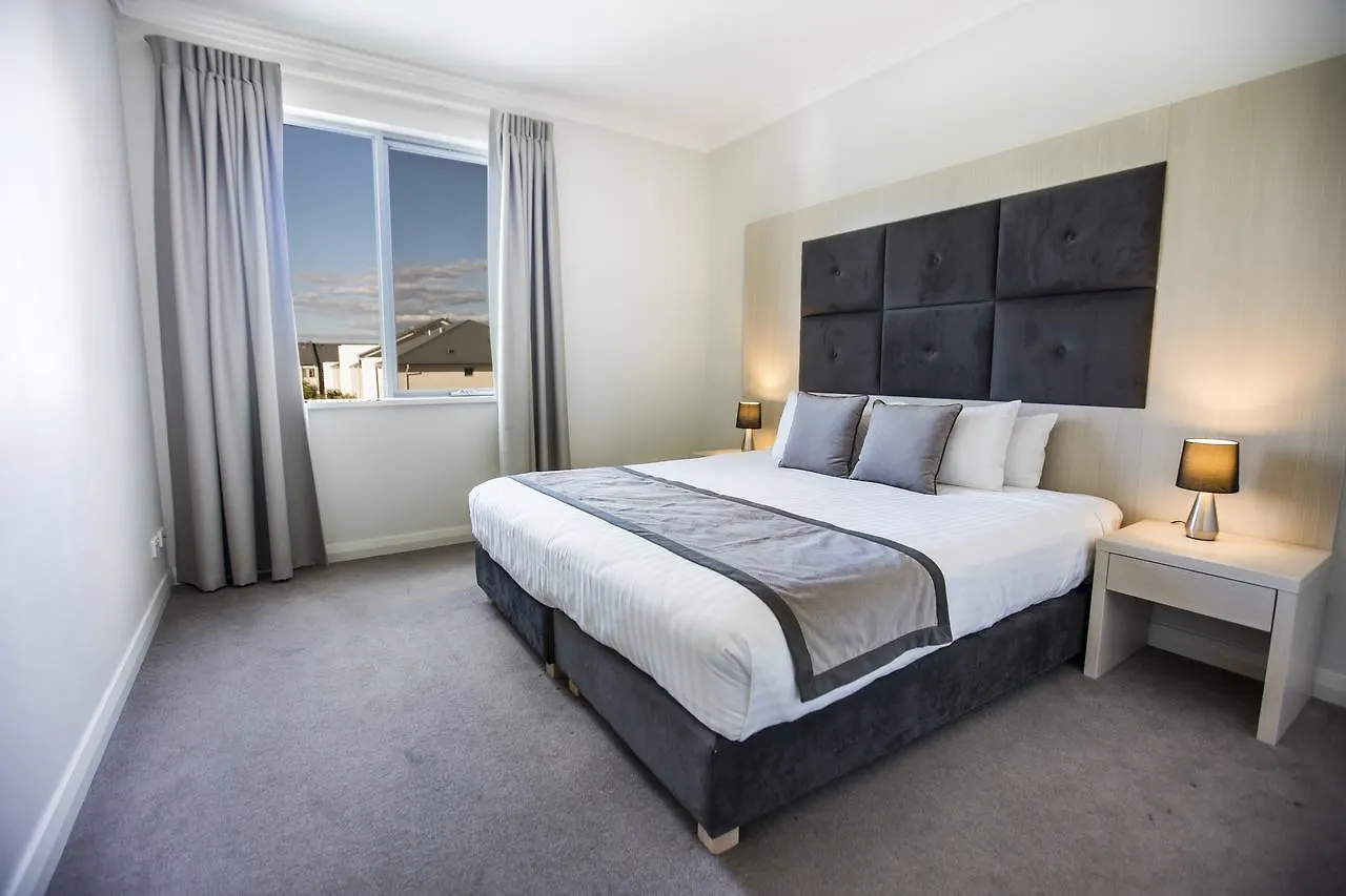 Zappeion Apartments Perth 4*,